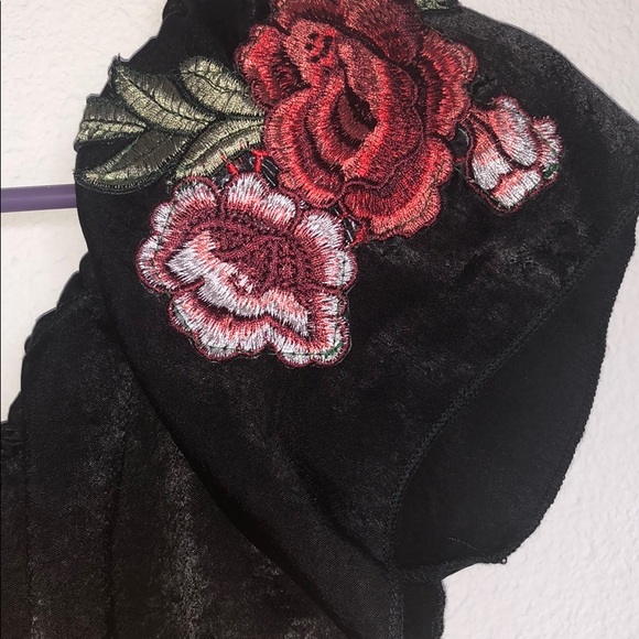 Floral embroidered blouse - Picture 2 of 3